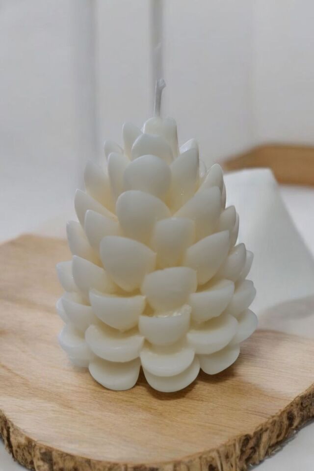 Kozalak Desen Beyaz Mum