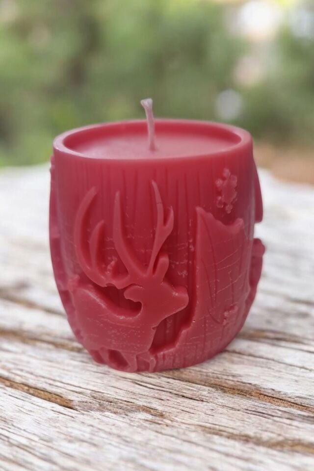 Geyik Desenli Fıçı Kırmızı Mum