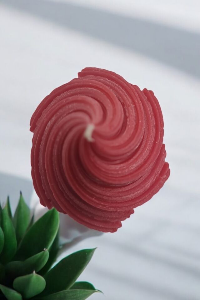 Spiral Uzun Kırmızı Mum