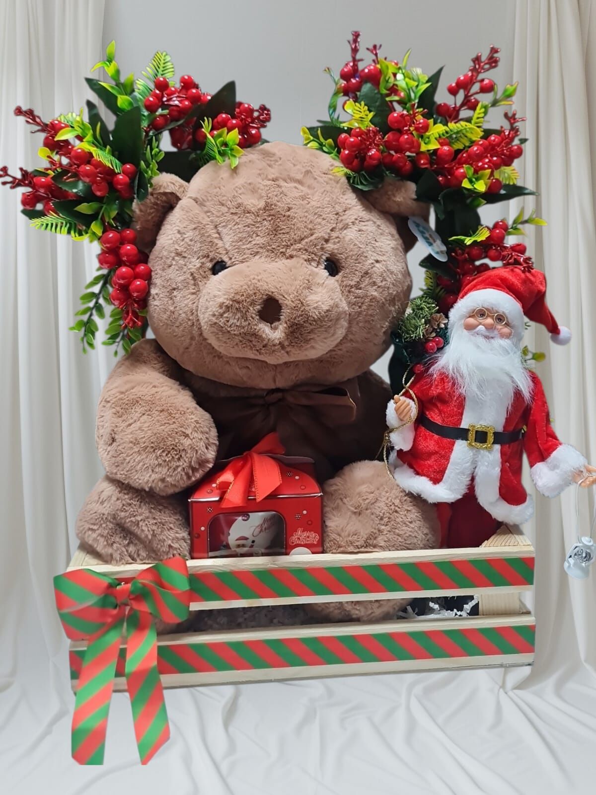 Deluxe Yılbaşı Hediye Seti – Jumbo Peluş Ayı & Noel Baba Figürlü Premium Kutu