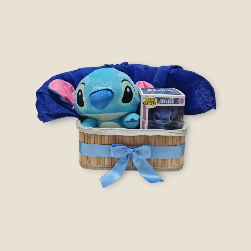 Stitch Peluş Hediye Sepeti – Hasır Sepette Peluş Stitch & Mini Figür Seti