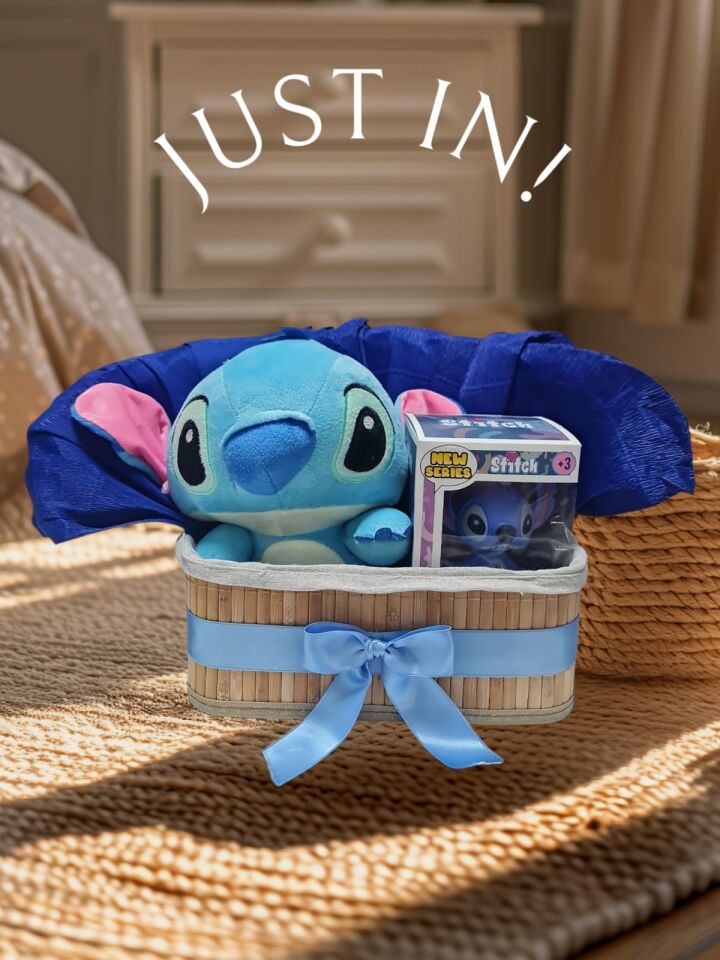 Stitch Peluş Hediye Sepeti – Hasır Sepette Peluş Stitch & Mini Figür Seti